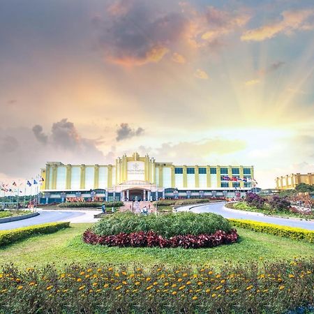 Thansur Sokha Hotel Kampot Exterior photo